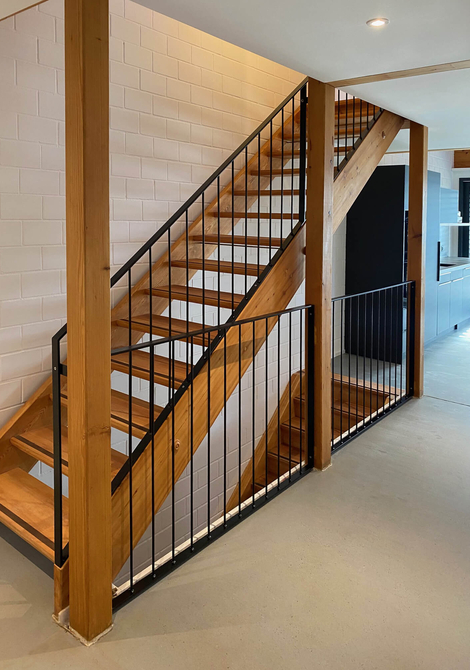 Rénovation Minergie d'une maison jumelée à Lugnorre: escaliers bois