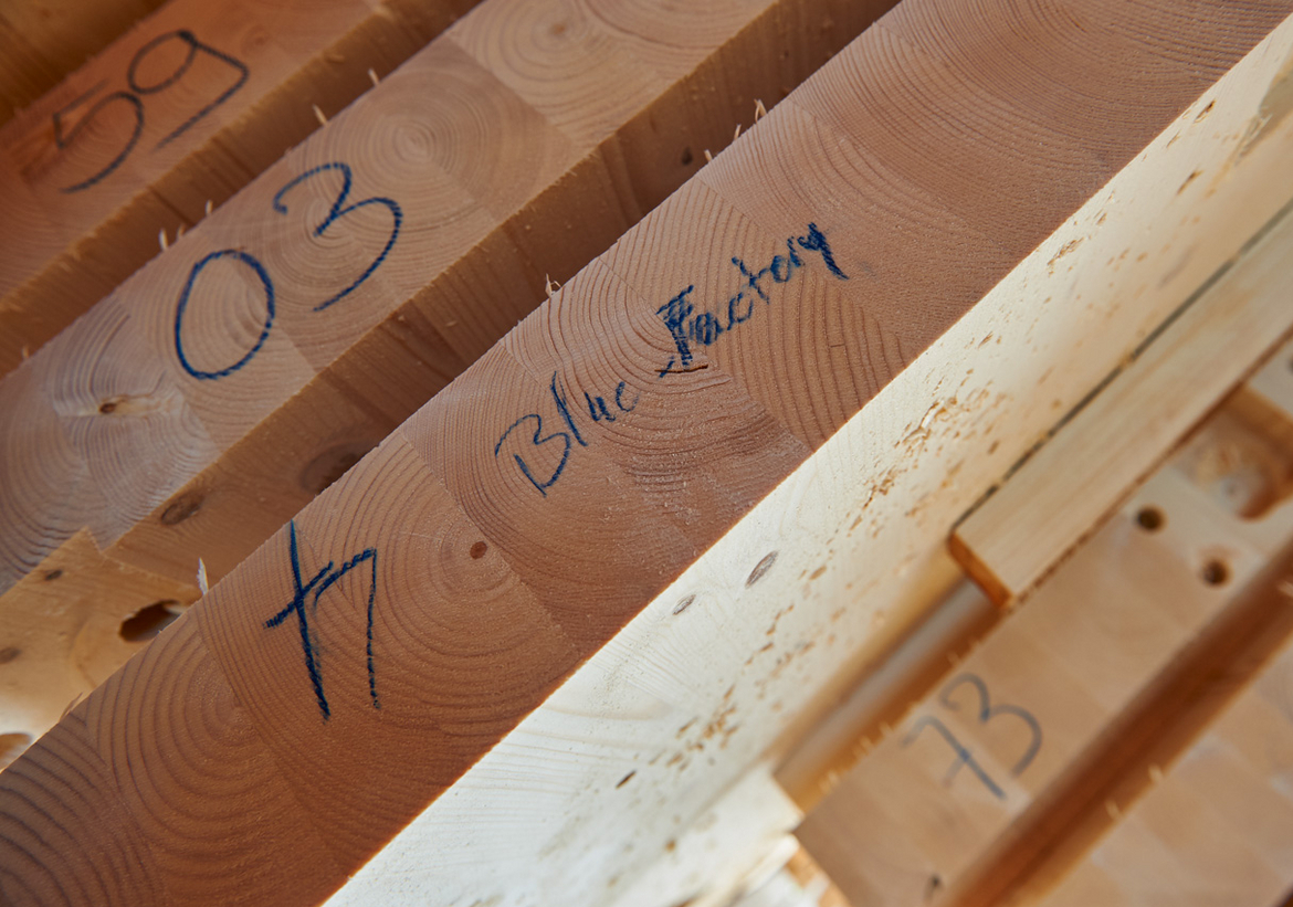 La halle bleue de BlueFactory: une construction en bois pour répondre aux exigences de l'économie circulaire La halle bleue de BlueFactory: une construction en bois pour répondre aux exigences de l'économie circulaire