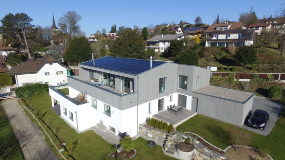 Deux bâtiments autonomes en énergie de Lutz Architectes distingués par un Prix Solaire Suisse