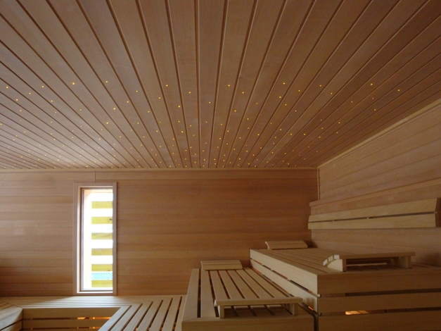 Les Mayens du Bien-Etre aux Bains de Saillon, composés de cinq pavillons en bois: vue intérieure