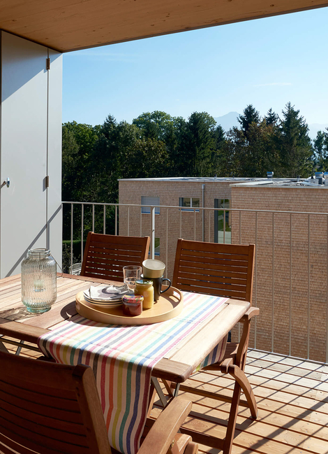 Immeuble à faible consommation d'énergie et matériaux écologiques Minergie-P-Eco à Riaz, Fribourg