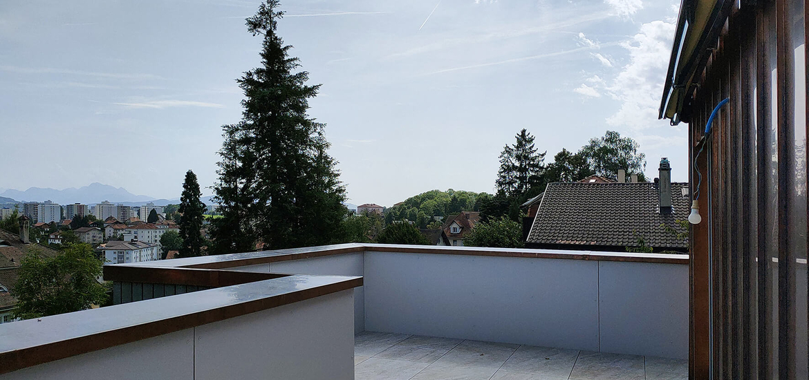 Rénovation d'un petit immeuble des années 50 à Fribourg avec agrandissement bois