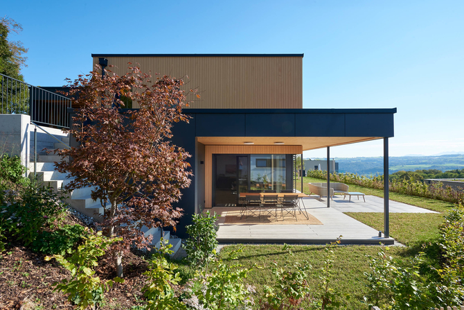 Maison passive en bois à Surpierre(FR): protection solaire fixe pour lutter contre la surchauffe estivale