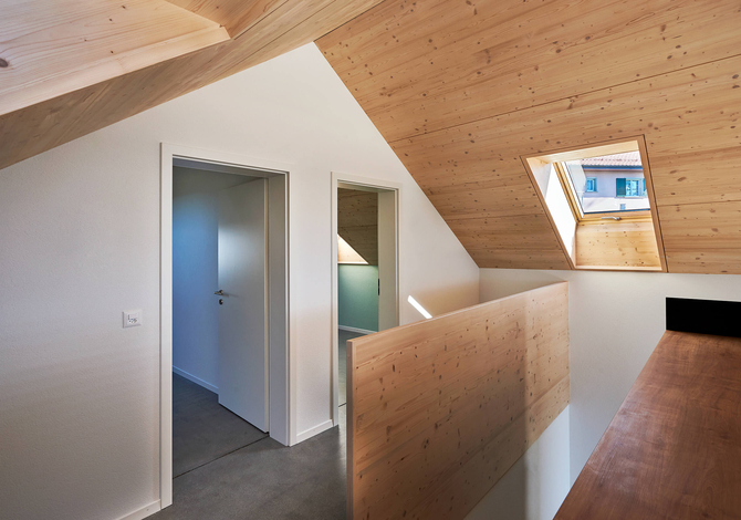 Intérieur d'une maison bois contemporaine dans le Lavaux