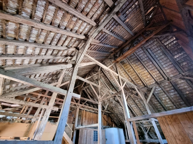 Transformation d'une grange en habitation à Echarlens (Fribourg): vue intérieure de l'état existant