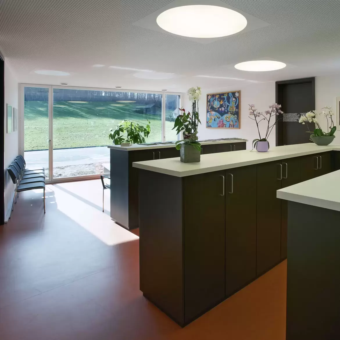 Vue intérieure d'un cabinet de médecins Minergie à Tavel(Fribourg)
