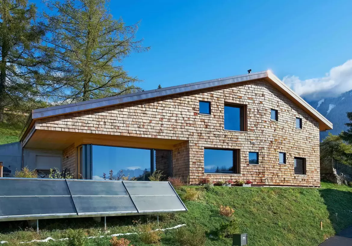 Chalet contemporaine à faible consommation d'énergie grâce à la conception passive et aux énergies renouvelables à Corbeyrier(VS)