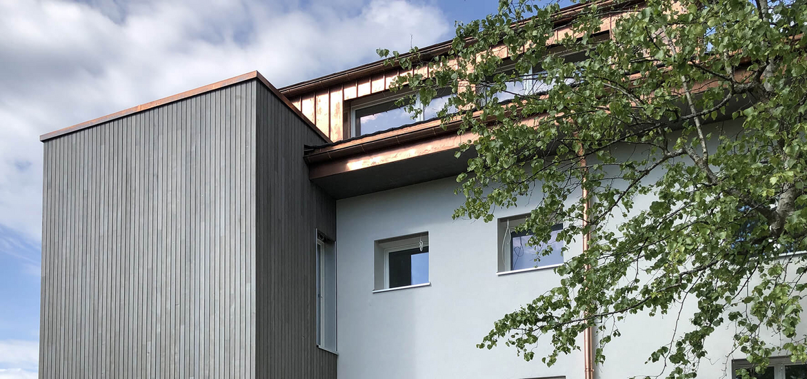 Rénovation d'un petit immeuble des années 50 à Fribourg avec agrandissement bois
