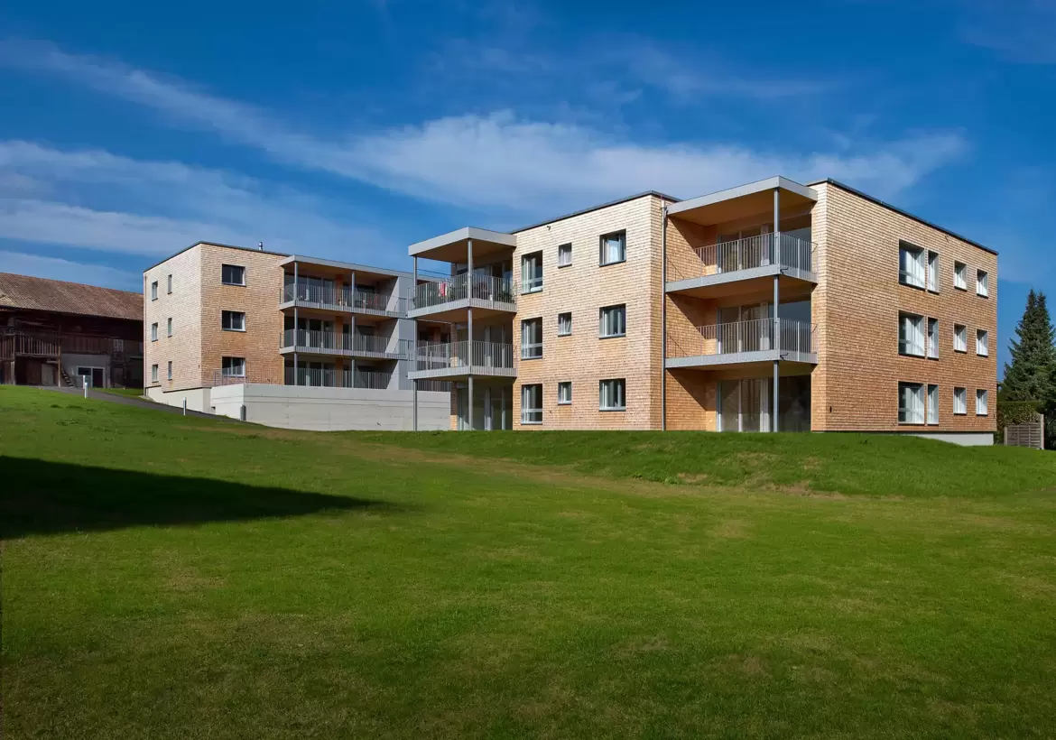 Immeubles Minergie-P-Eco à Riaz, Fribourg: très faible consommation d'énergie grâce à la conception bioclimatique et la construction passive 