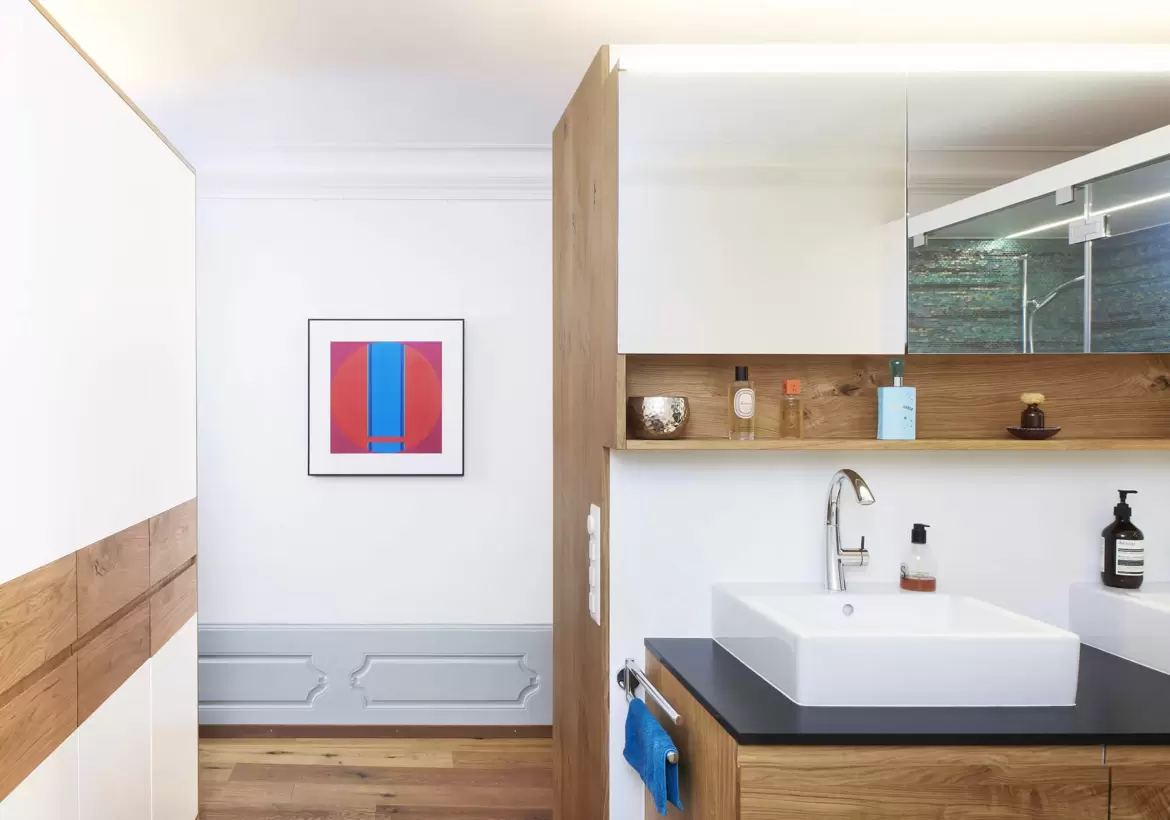 Aménagement d'une salle de bains dans un bâtiment protégé