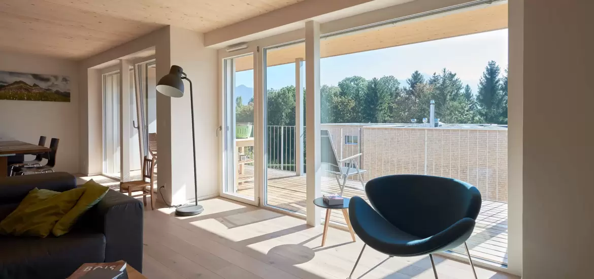 Vue intérieure de deux immeubles écologiques à Riaz (Fribourg)