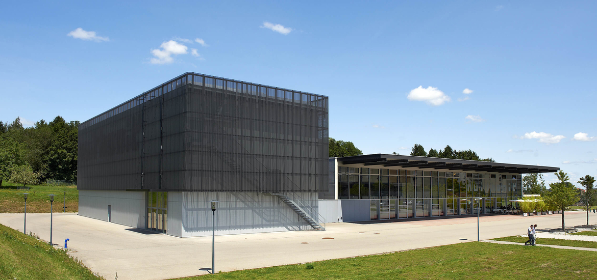 Rénovation des façades du théâtre Nuithonie