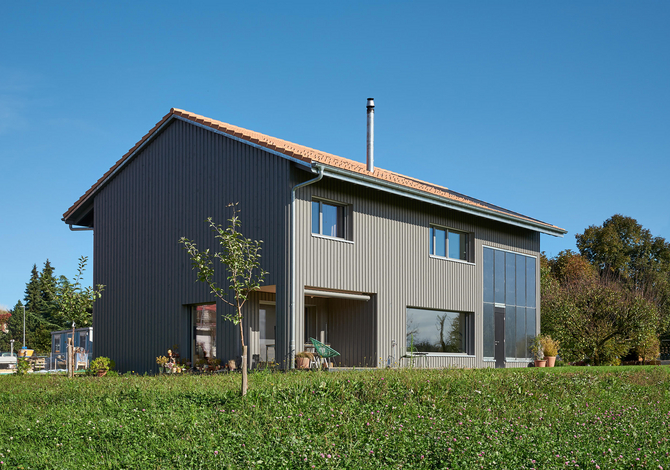 Construction d'une maison écologique en bois à Forel, Fribourg