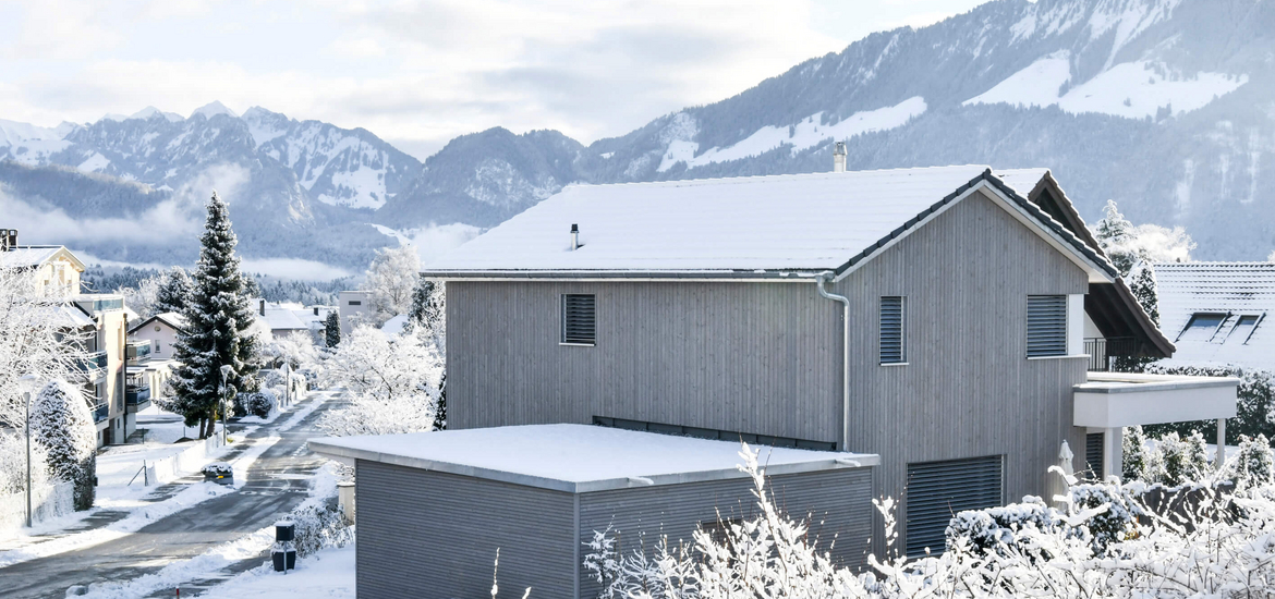 Construction d'une maison préfabriquée bois suisse