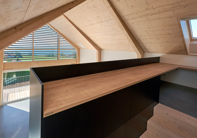 Espaces de rangements intégrés dans une maison bois contemporaine dans le Lavaux