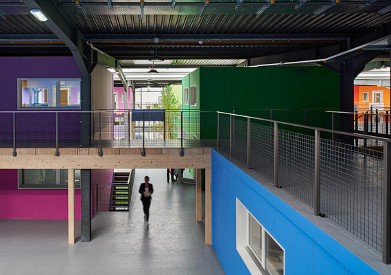 Transformation d'une halle industrielle en espaces de bureaux modulaires zéro carbone