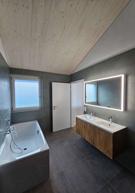 Maison familiale en bois à Middes, Fribourg: salle de bains