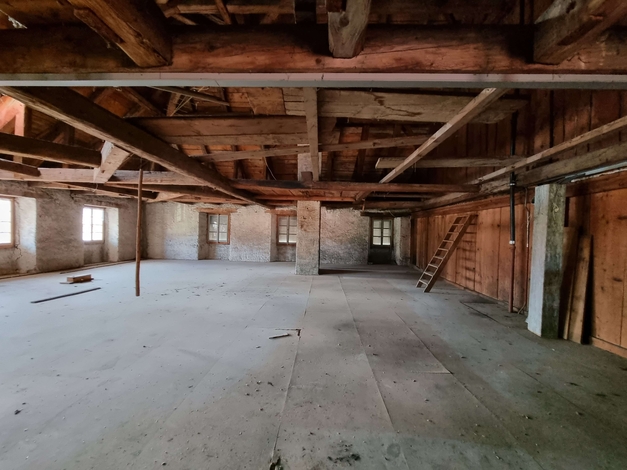 Transformation d'une grange en habitation à Echarlens (Fribourg): état des combles