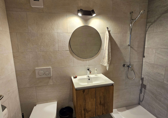 Maison familiale en bois à Middes, Fribourg: salle de bains