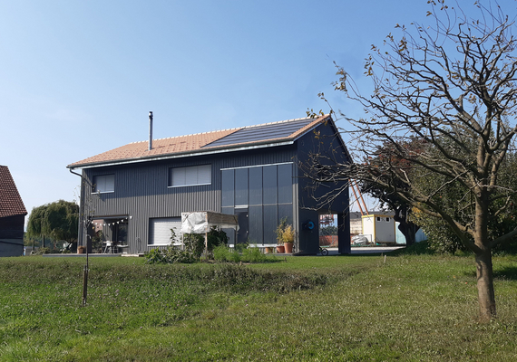 Architecture verte: cette maison écologique n'est chauffée qu'avec un peu de bois et de soleil