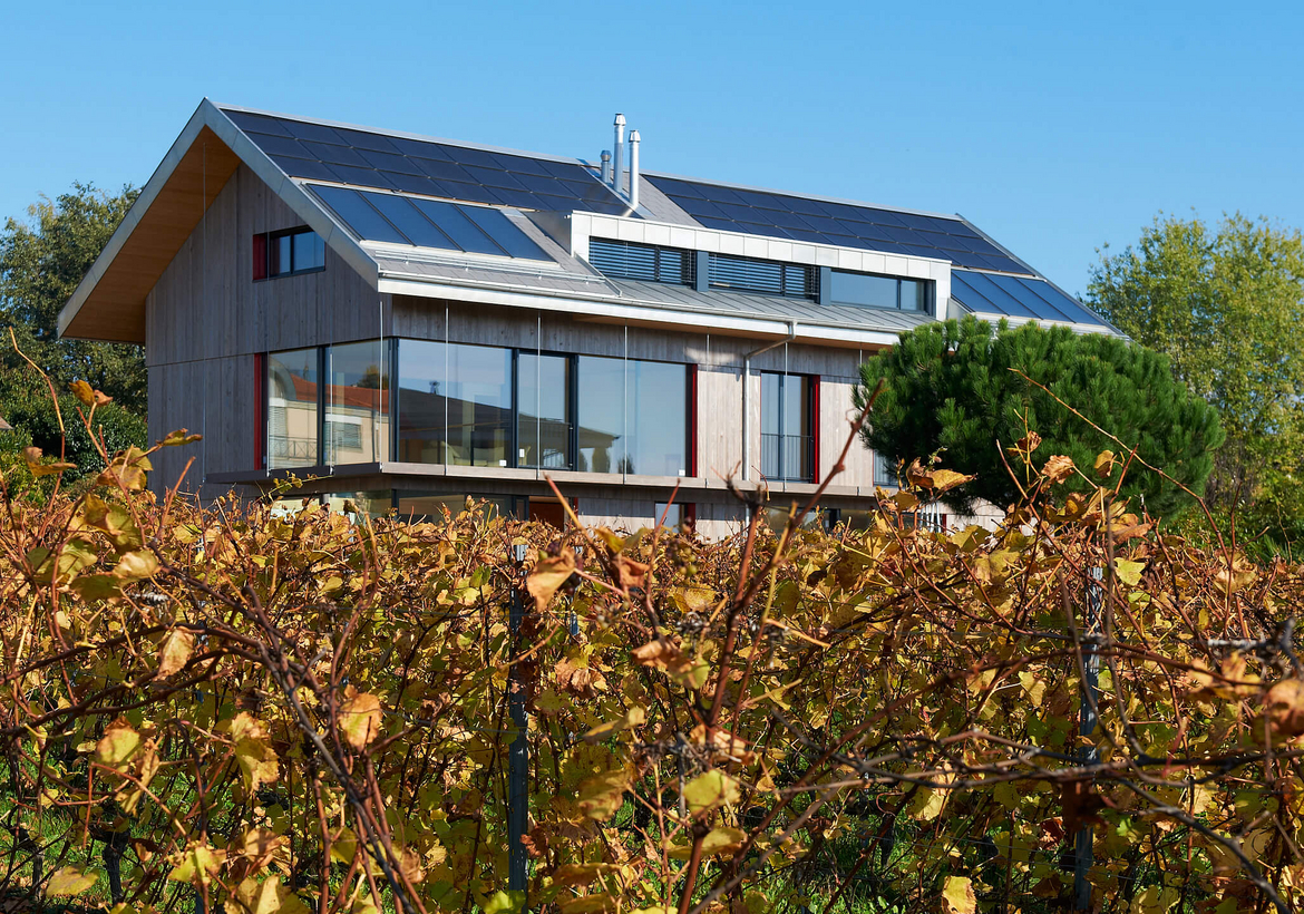 Des panneaux solaires photovoltaïques et thermiques pour chauffer et faire fonctionner la maison Des panneaux solaires photovoltaïques et thermiques pour chauffer et faire fonctionner la maison