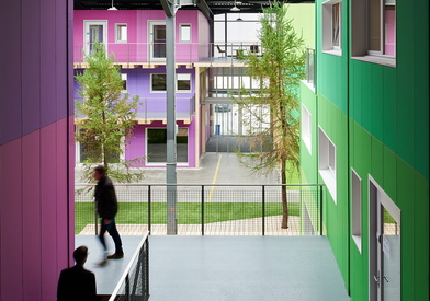 La halle bleue de Bluefactory: un bâtiment qui répond aux exigences du concept de société à 2000 watts