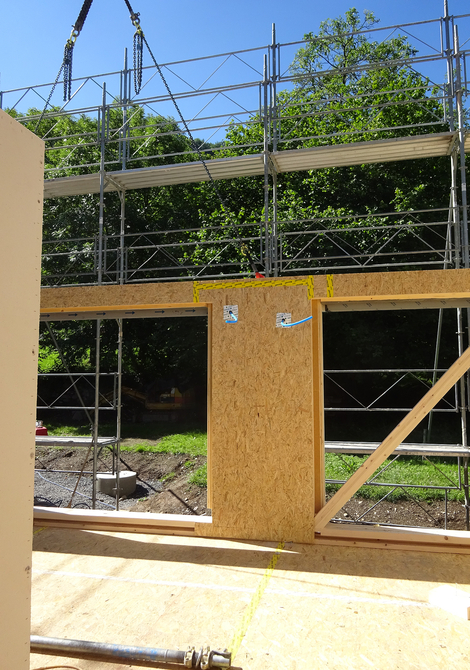 Construction d'une maison passive en bois en Valais: montage de l'ossature bois