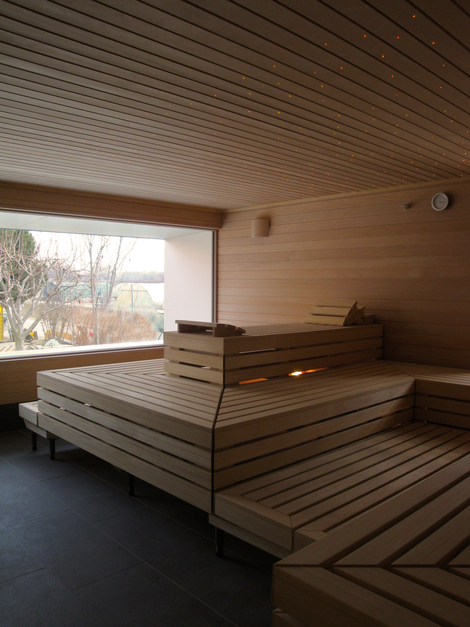 Les Mayens du Bien-Etre aux Bains de Saillon, composés de cinq pavillons en bois: vue intérieure