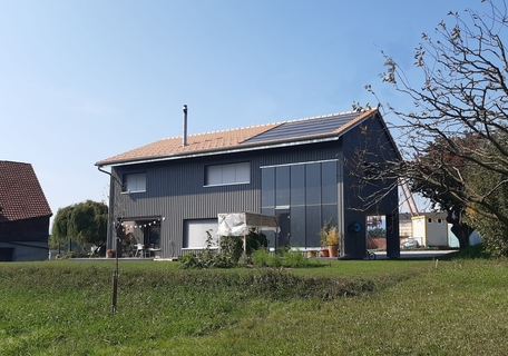 Architecture verte: cette maison écologique n'est chauffée qu'avec un peu de bois et de soleil