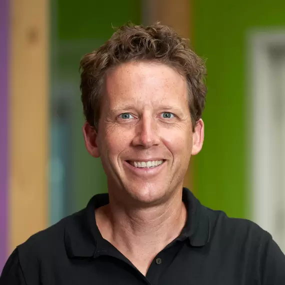 Fabrice Macherel est directeur associé de Lutz Architectes, pionnier de l'architecture durable en Suisse romande