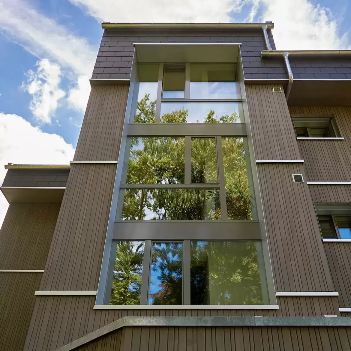 Rénovation des façades d'un immeuble des années 80 à Fribourg