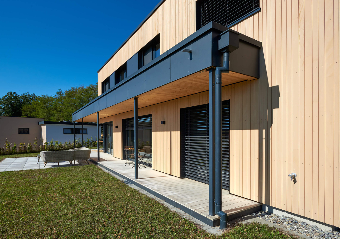 Maison passive en bois à Surpierre(FR): protection solaire fixe pour lutter contre la surchauffe estivale