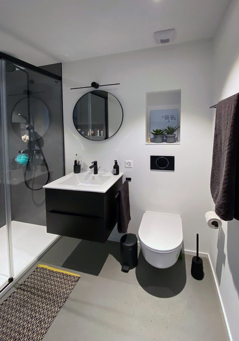 Rénovation Minergie d'une maison jumelée à Lugnorre: nouvelle salle de bain
