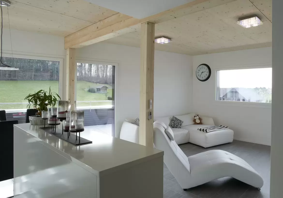 Vue intérieure d'un immeuble construit selon le label Minergie à Tavel(Fribourg)