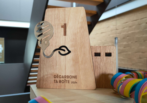 Trophée du concours Décarbone ta boîte gagné par Lutz Architectes