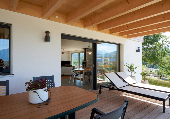 Petite maison en bois en Valais: terrasse