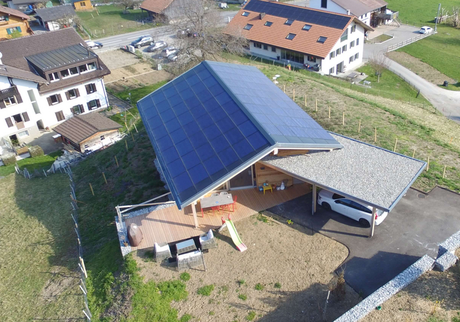 Maison écologique à énergie positive à Pringy avec toiture solaire