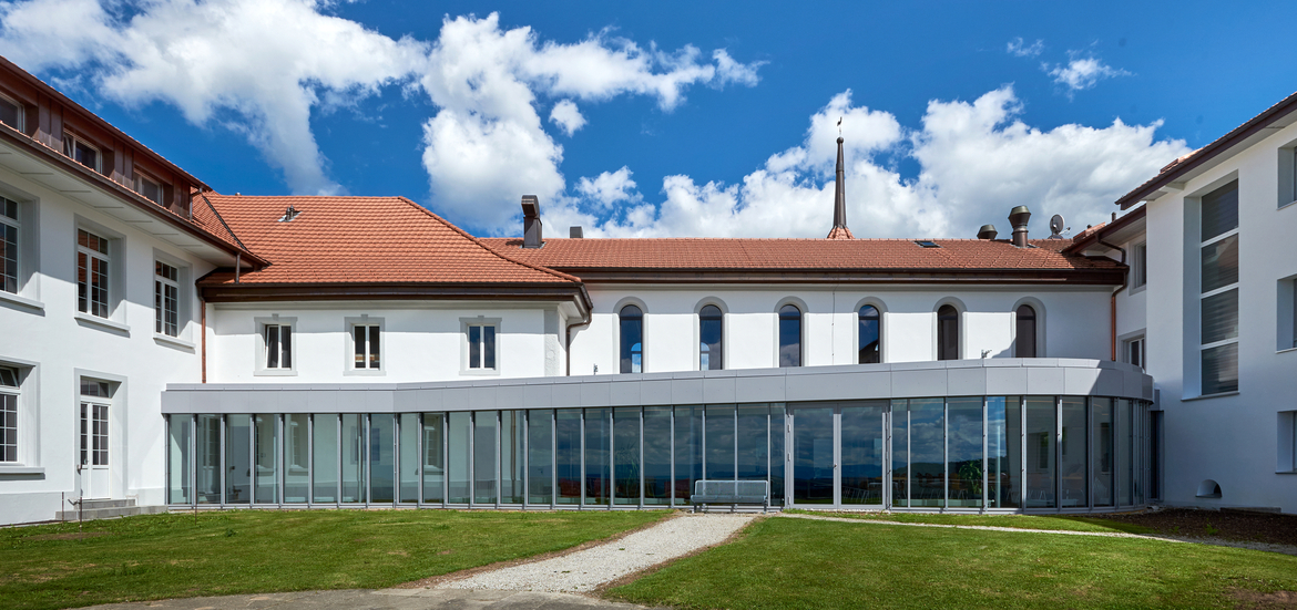 Rénovation énergétique du home des Peupliers à Oberried dans le canton de Fribourg: façades extérieures