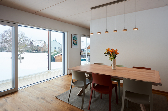 Maison passive à ossature bois à Semsales: salle à manger