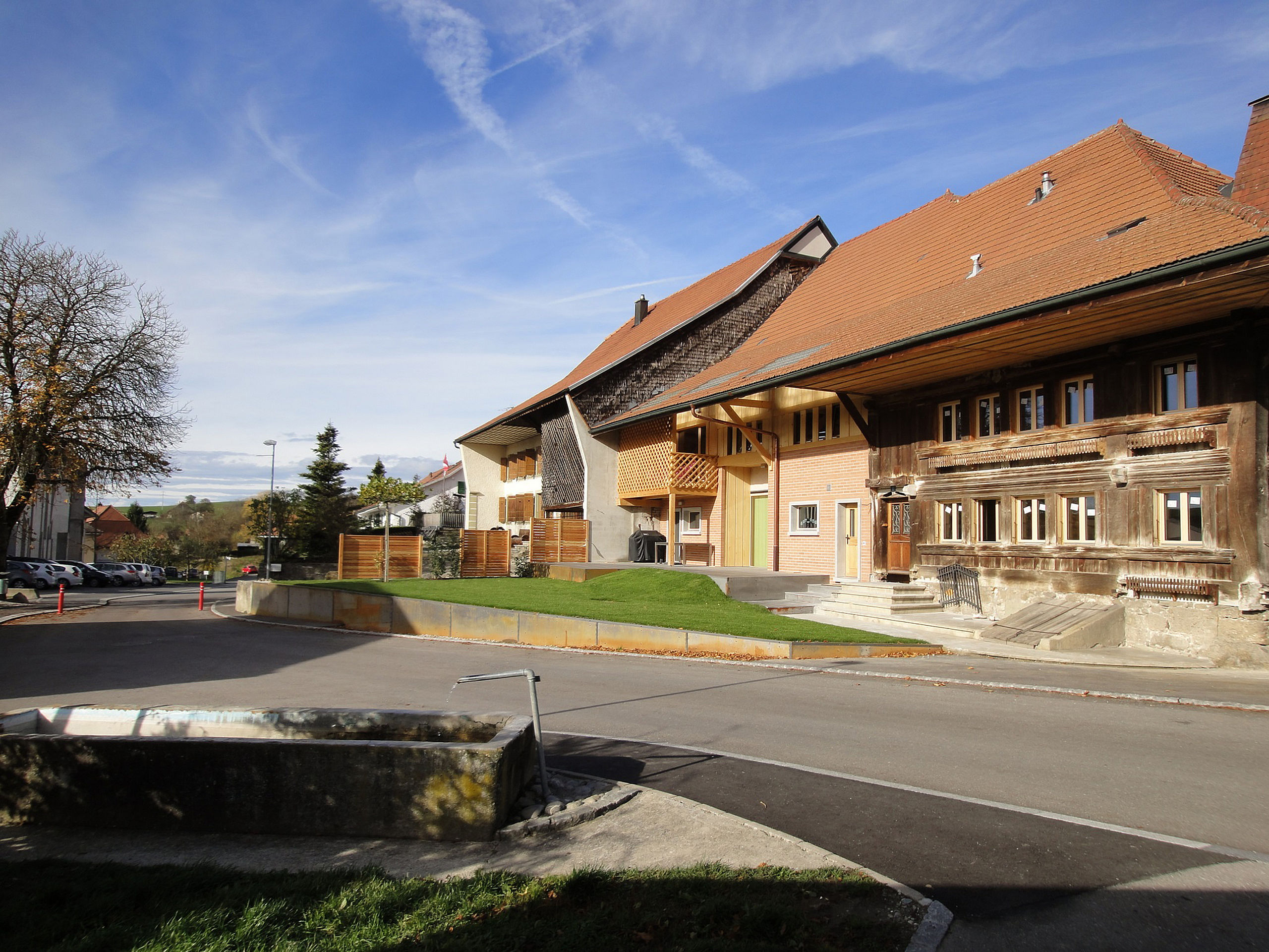 Transformation d'une ferme protégée à Fribourg