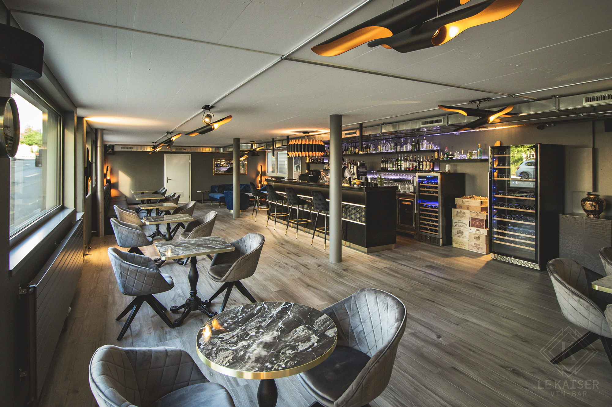 Aménagement du bar à vins Le Kaiser à Fribourg